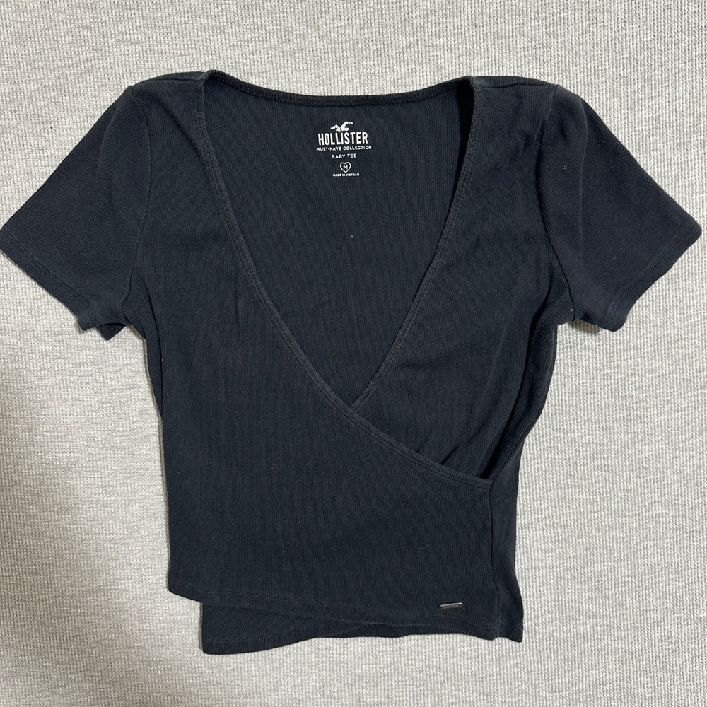 Hollister Must-Have Collection Black Ribbed Wrap Front Baby Tee Womens Medium